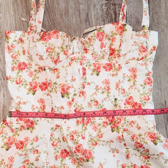 Carmen Bustier Sundress
HOUSE OF CB - Picture 11 of 17